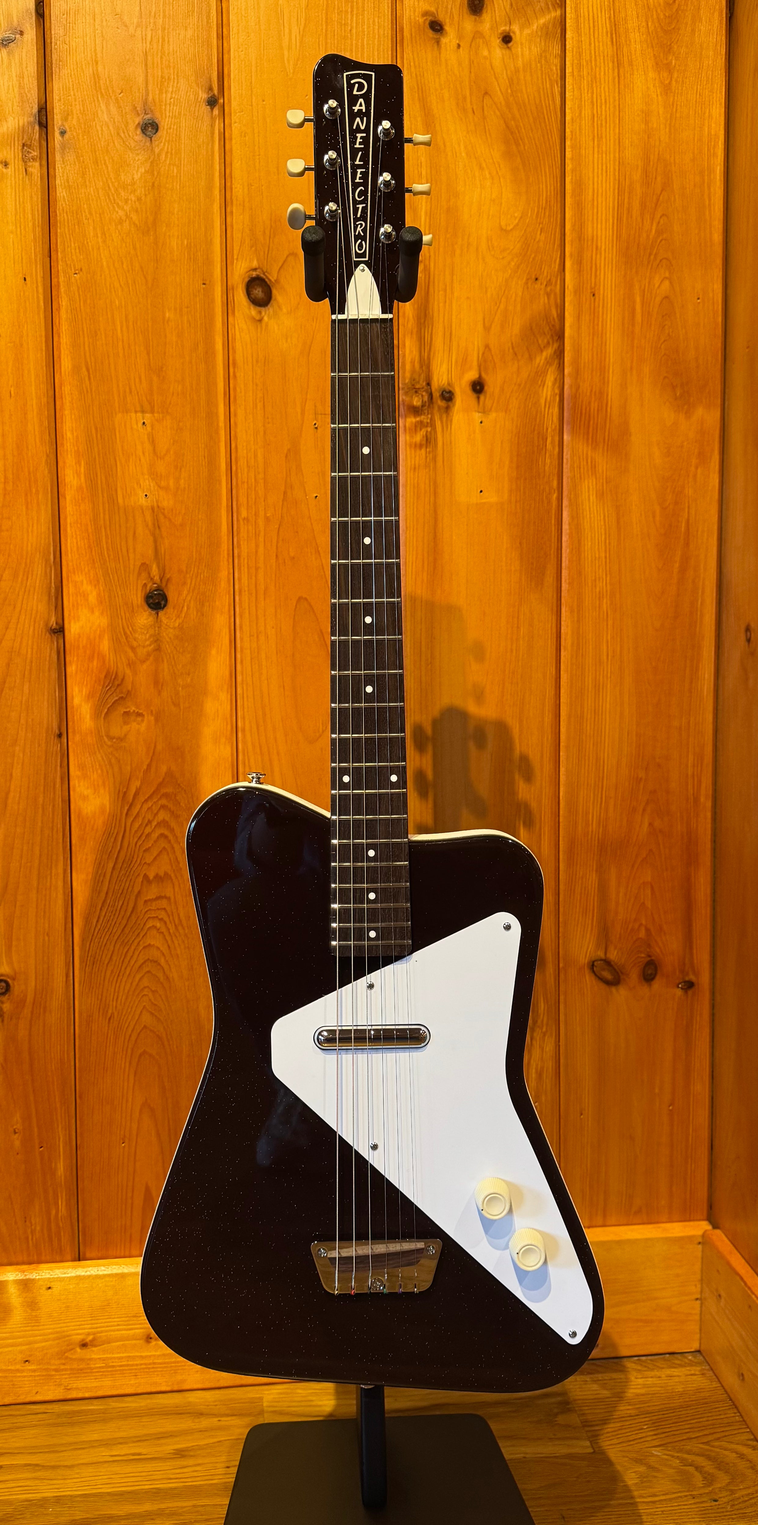 Danelectro Pro Semi-Hollow, Black w/Silver Glitter