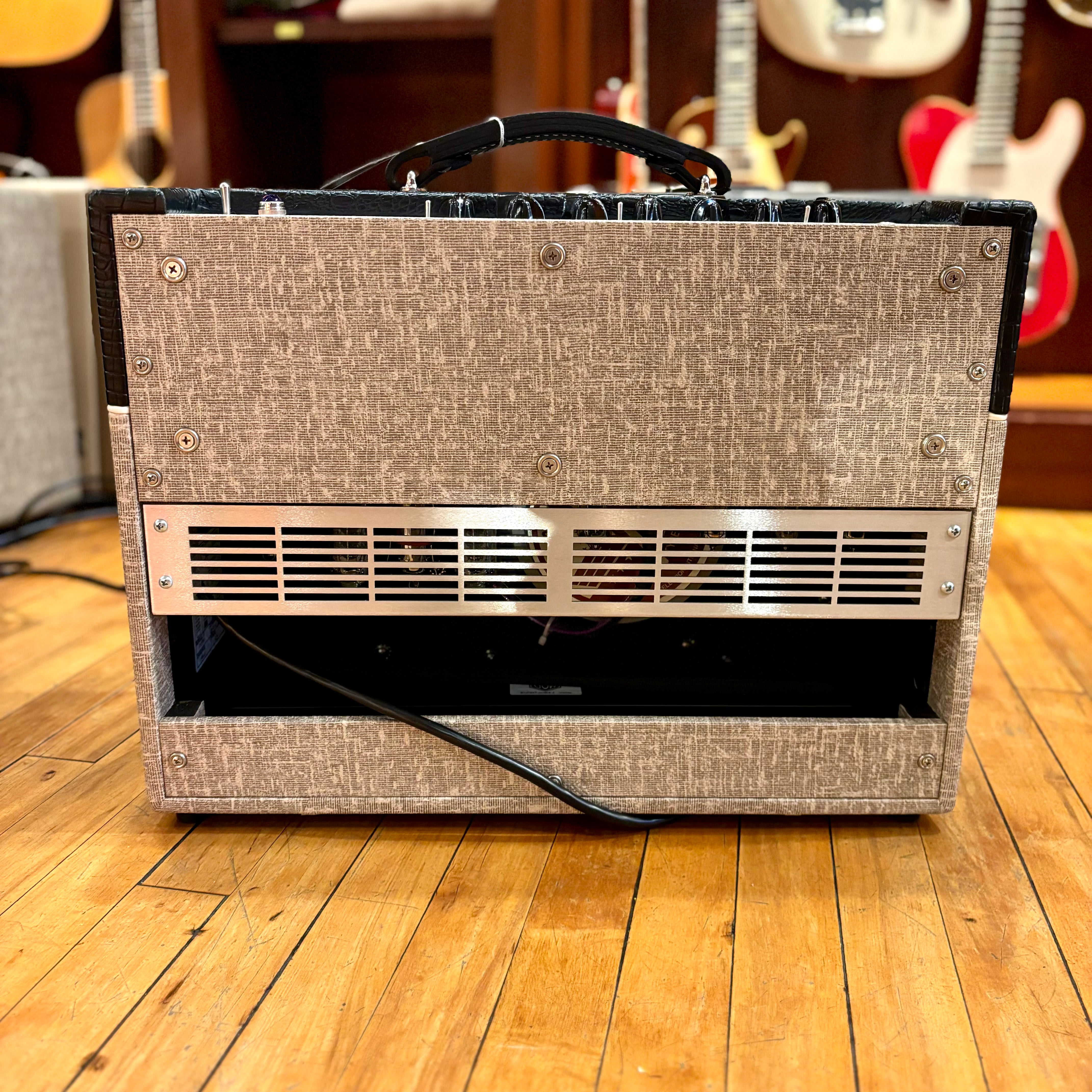 Carr Skylark 1x12", Black Gator / Fawn