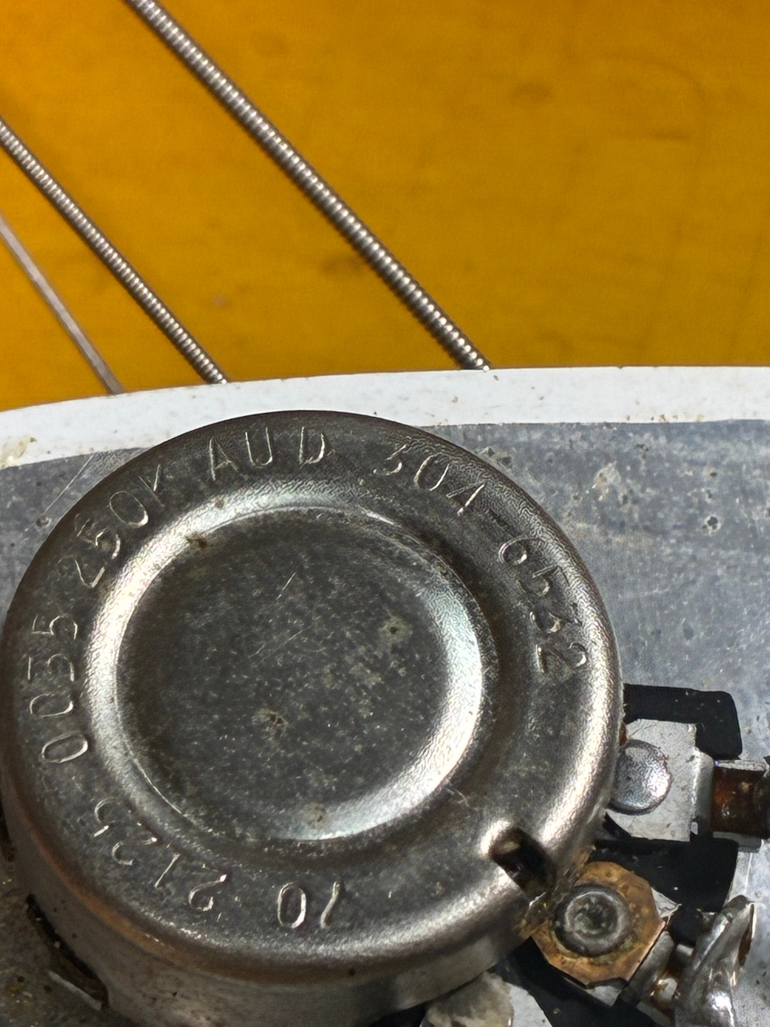 Fender 1965 Stratocaster, 3 Tone Sunburst