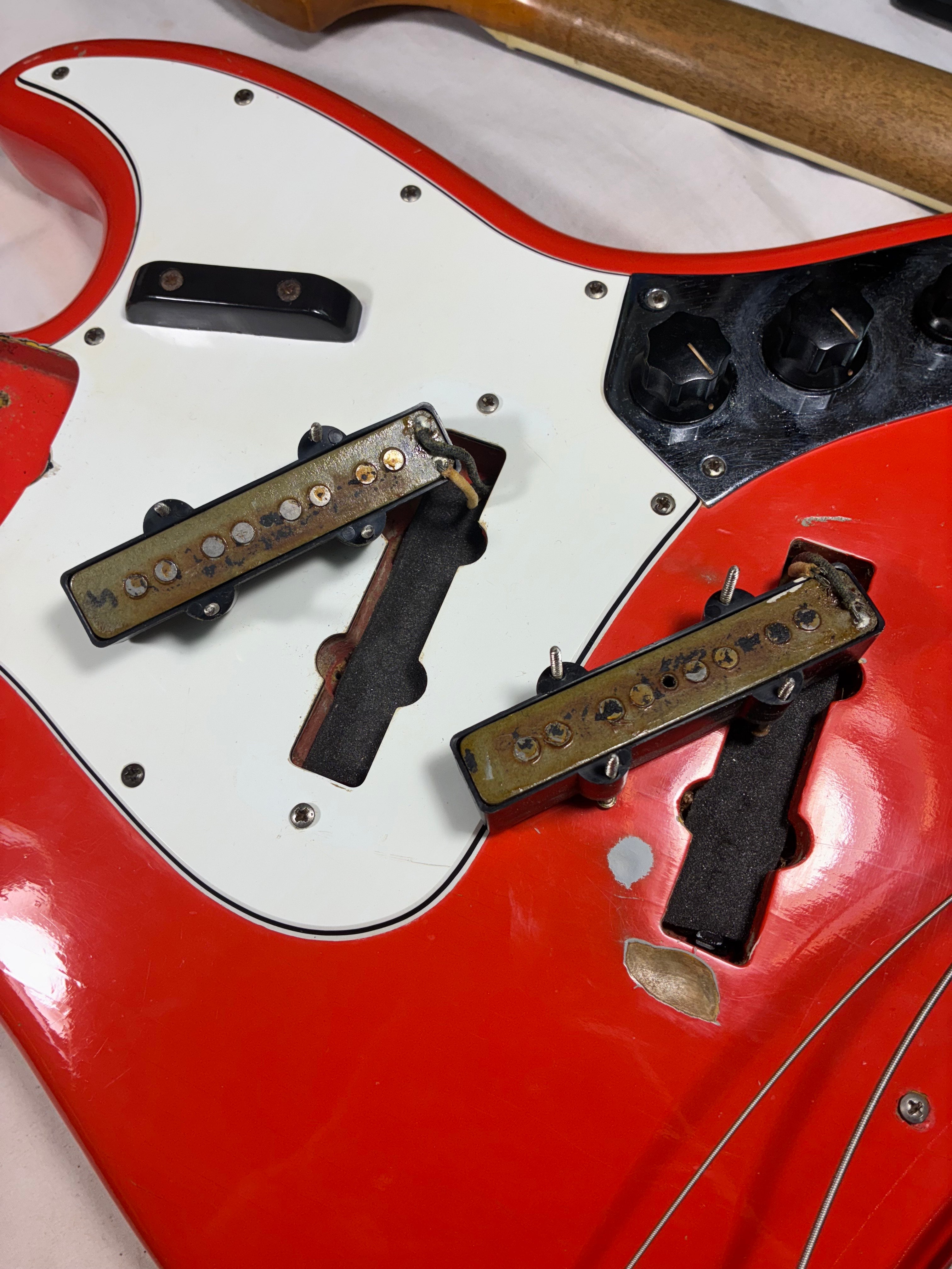 Fender 1966 Jazz Bass Fiesta Red