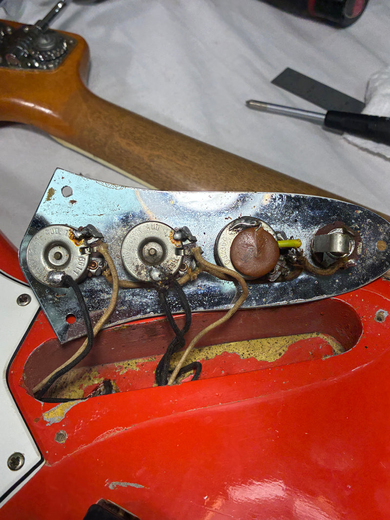 Fender 1966 Jazz Bass Fiesta Red