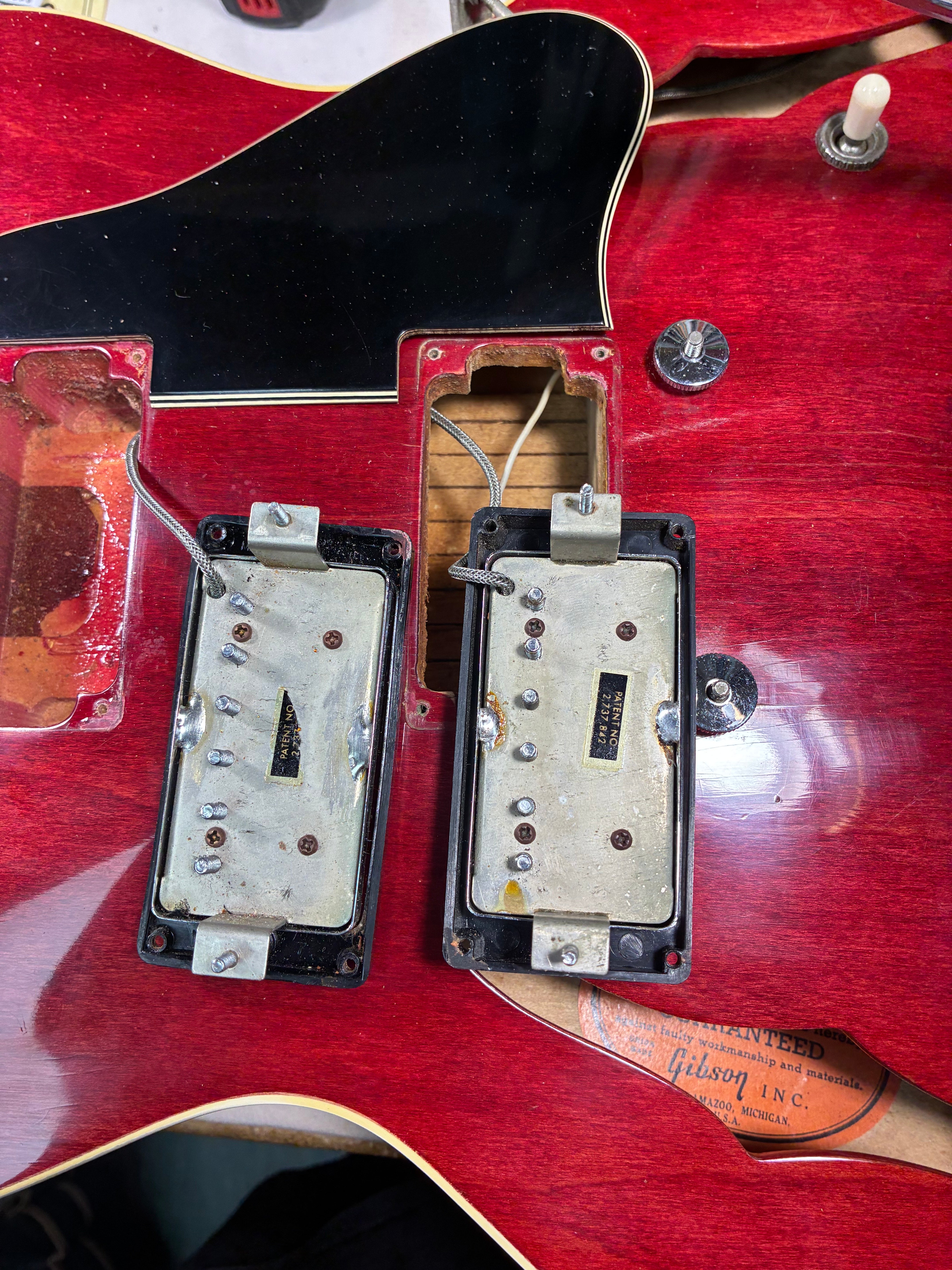 Gibson 1968 ES-335 Cherry, Factory Bigsby