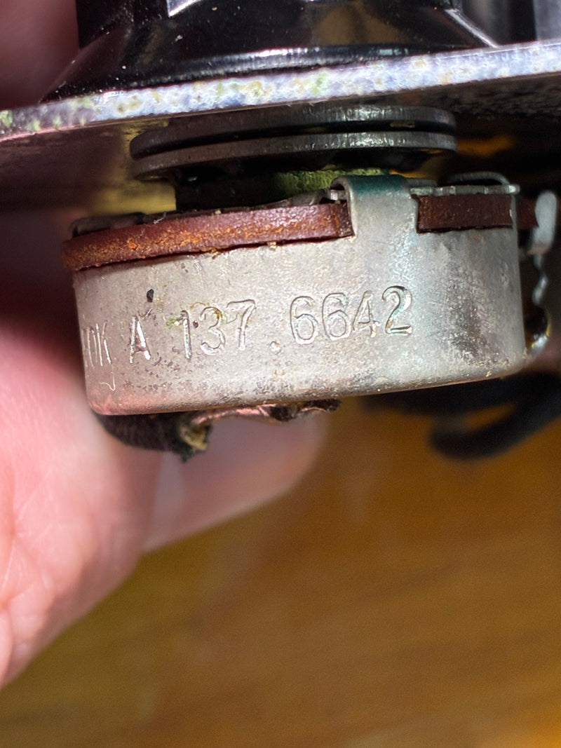 Fender 1967 Jazz Bass, 3-Tone Sunburst