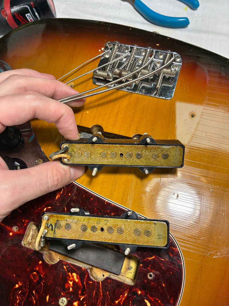 Fender 1967 Jazz Bass, 3-Tone Sunburst