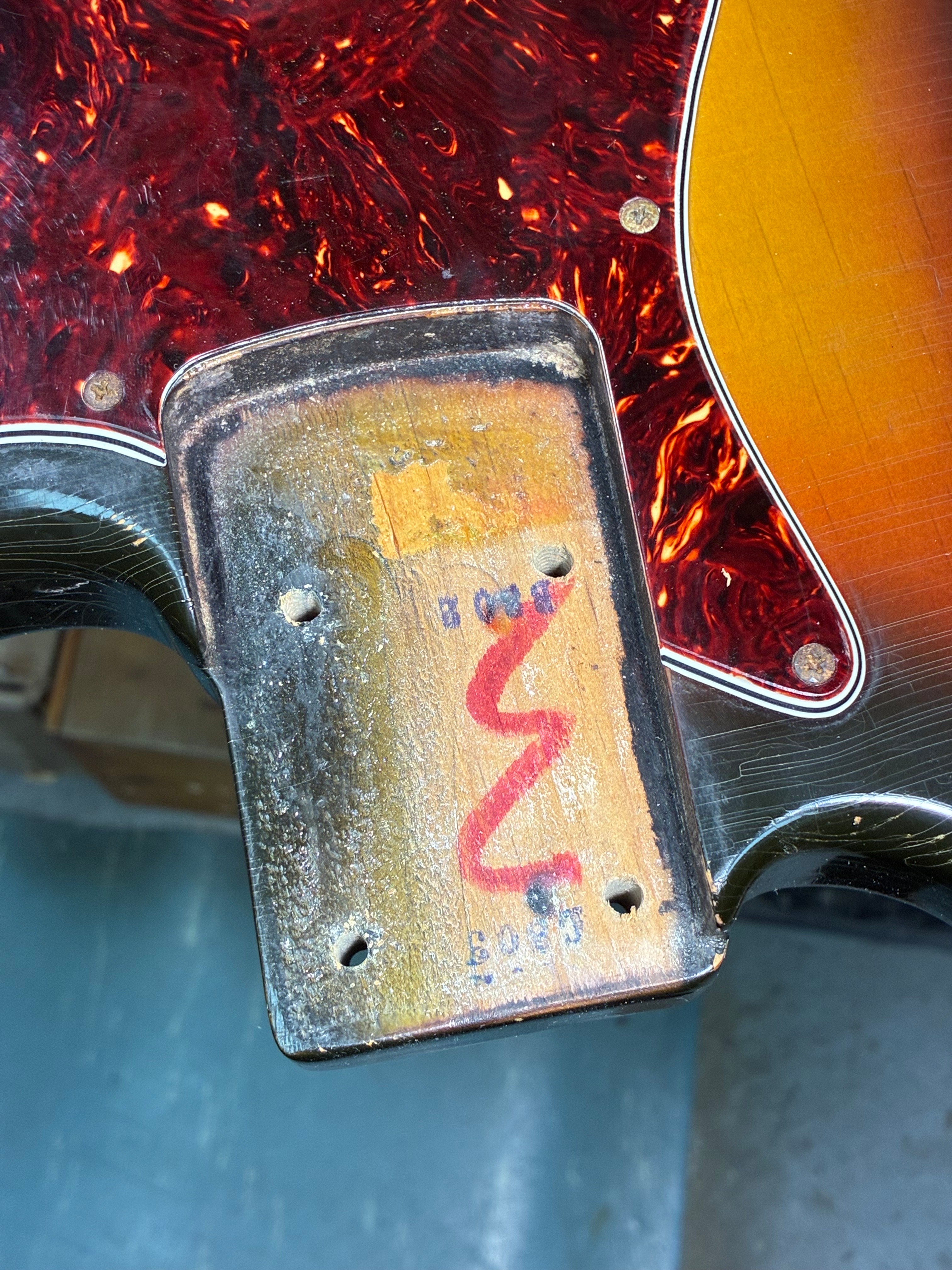 Fender 1967 Jazz Bass, 3-Tone Sunburst