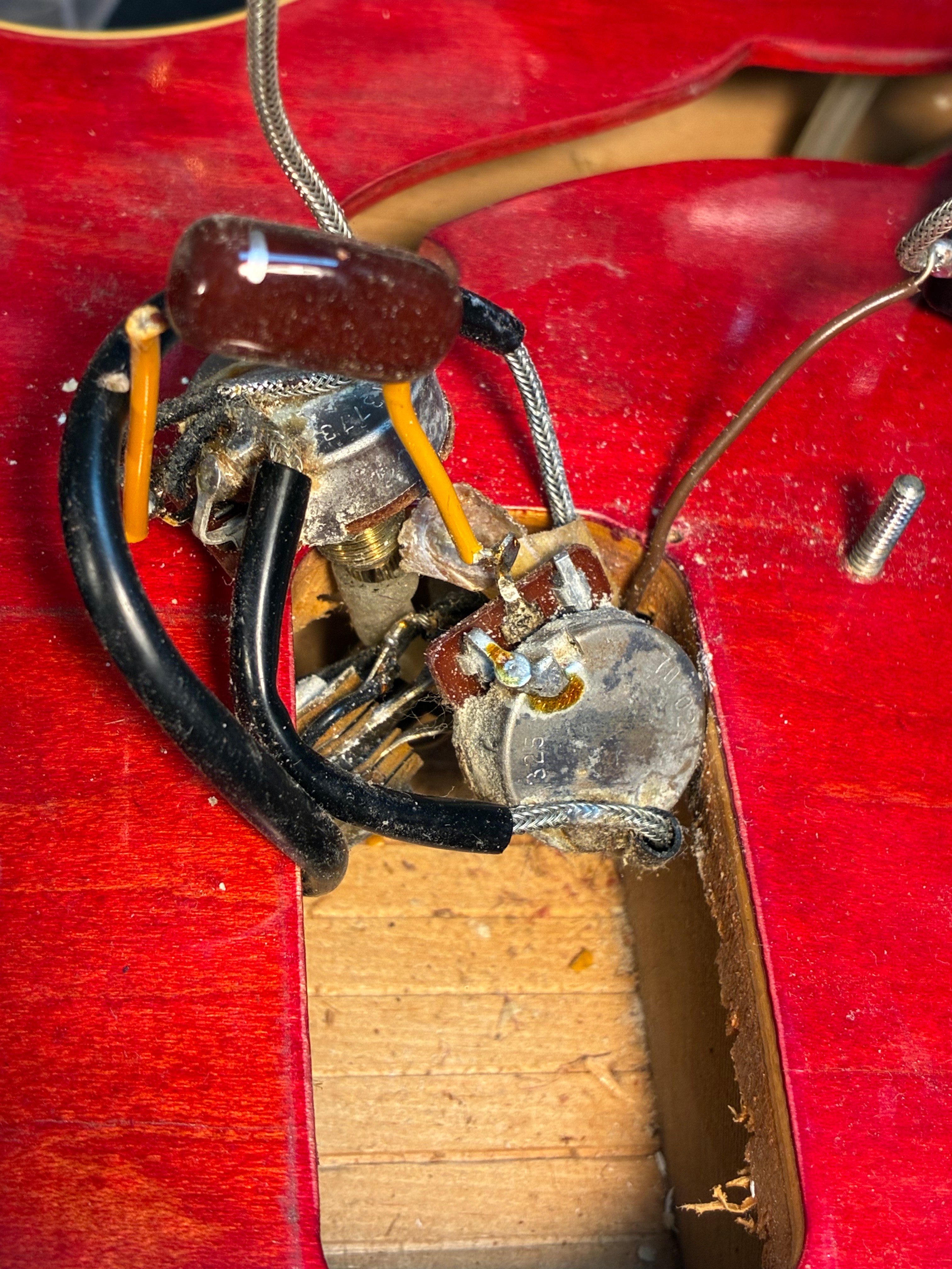 Gibson 1973 ES-335, Cherry