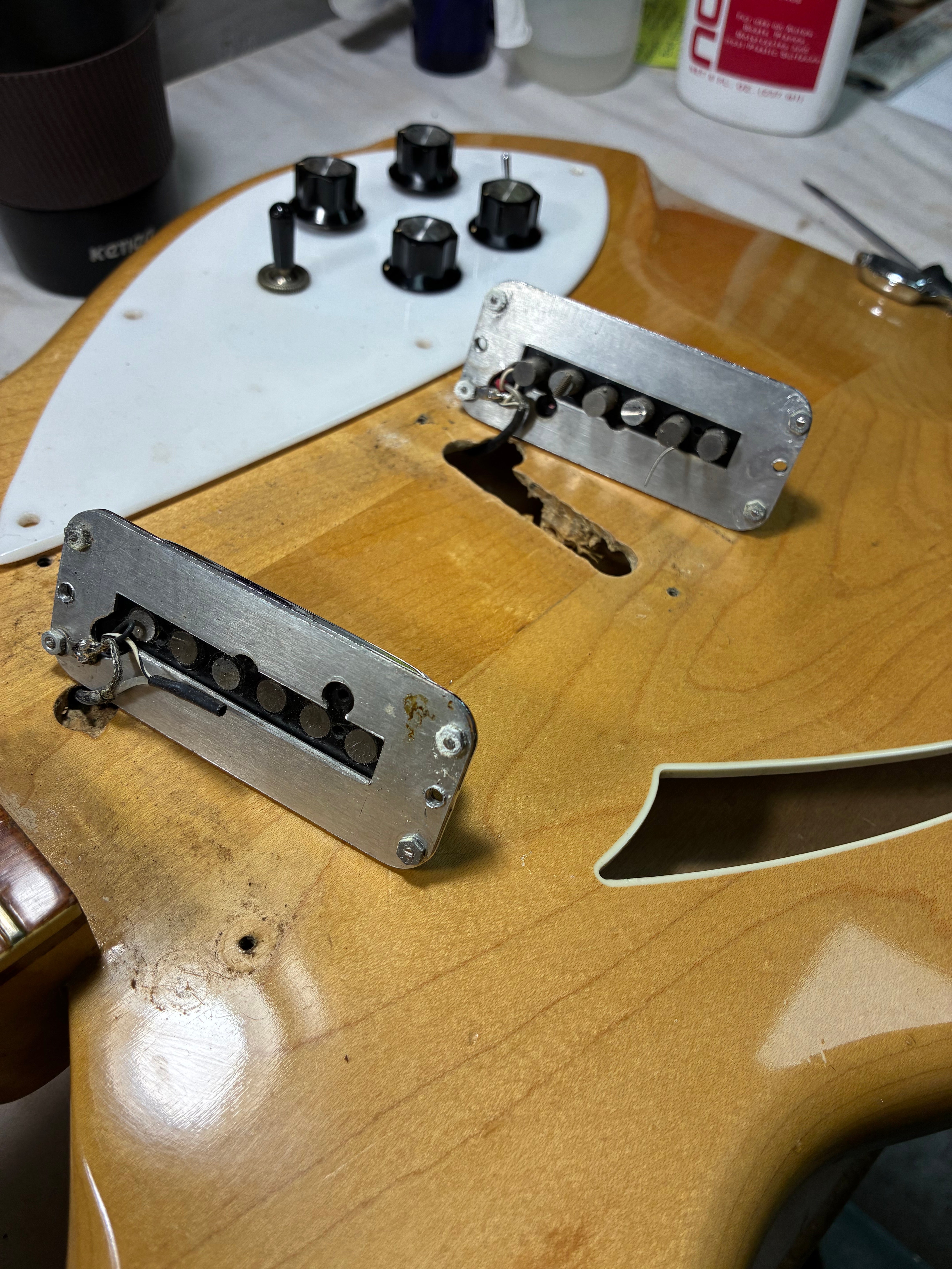 Rickenbacker 1966 360/12, Maple Glo