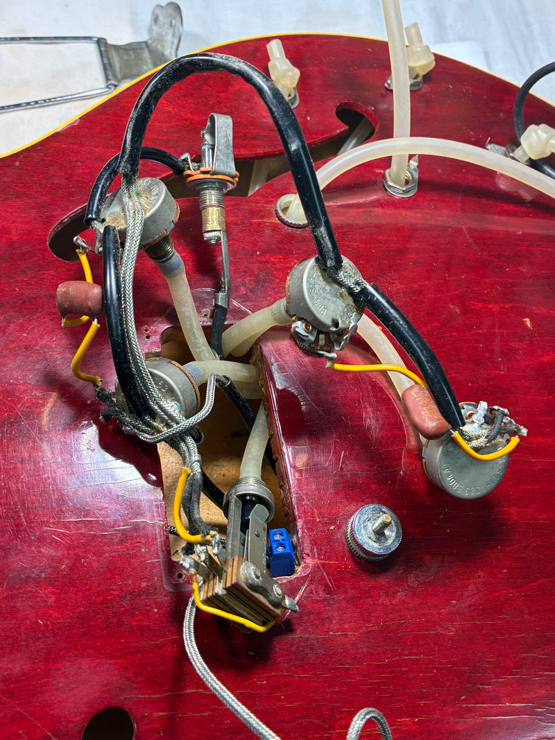 Gibson 1967 ES-330, Cherry