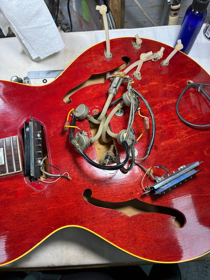 Gibson 1967 ES-330, Cherry