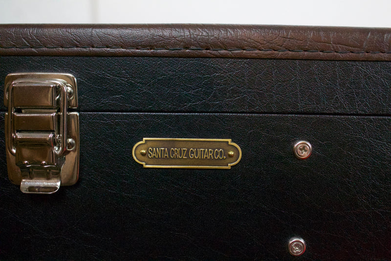 Santa Cruz OM Grand Walnut & Cedar, Koa binding