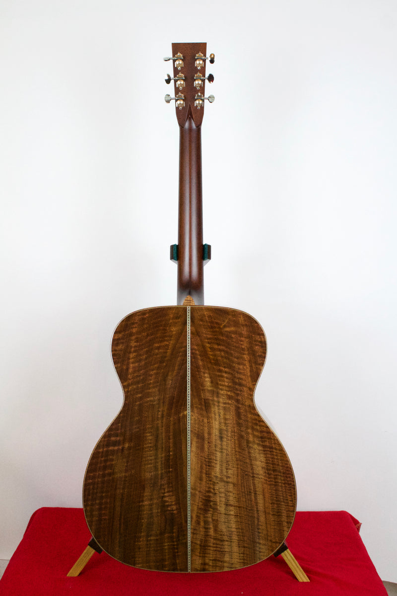 Santa Cruz OM Grand Walnut & Cedar, Koa binding