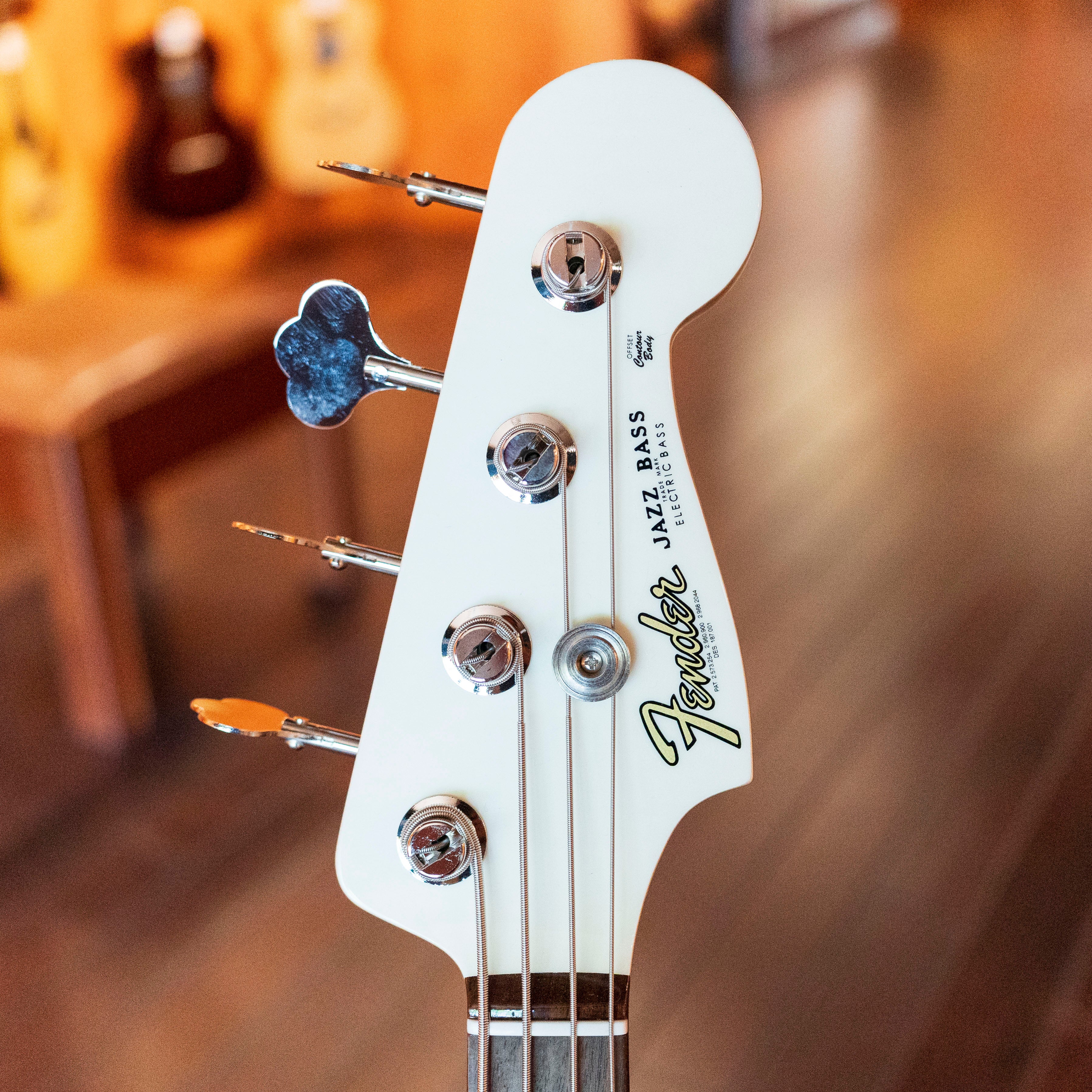 Fender Custom Shop 1962 Jazz Bass Aged Olympic White, matching