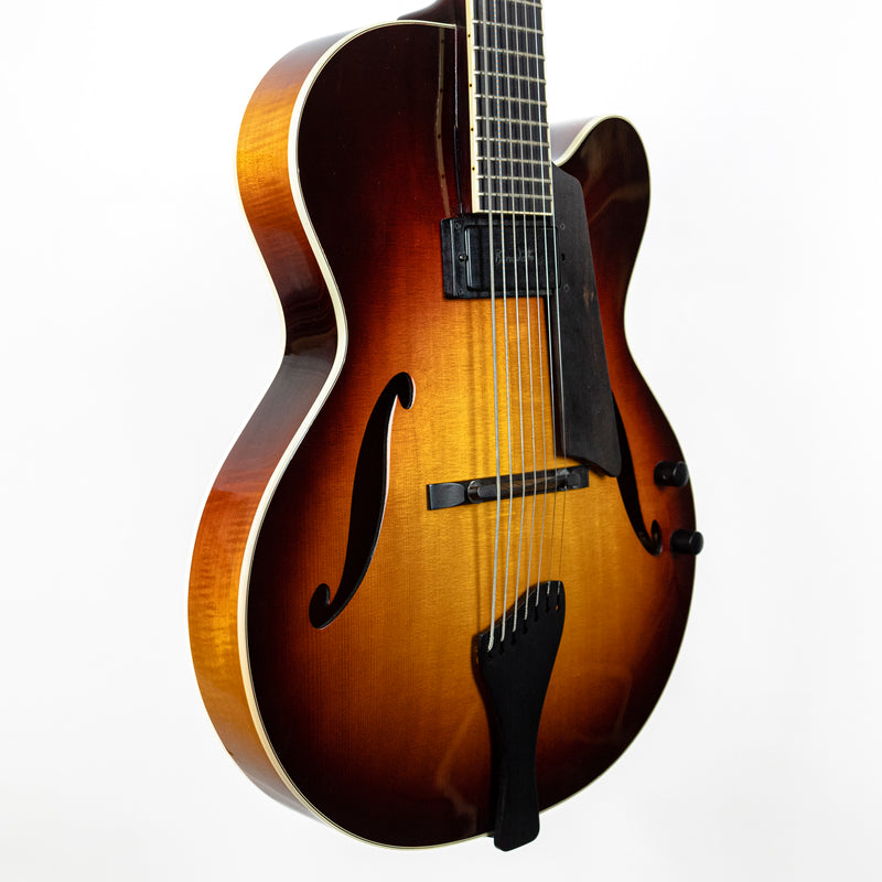 Benedetto Bravo 7-String "Bucky Pizzarelli" Archtop Sunburst