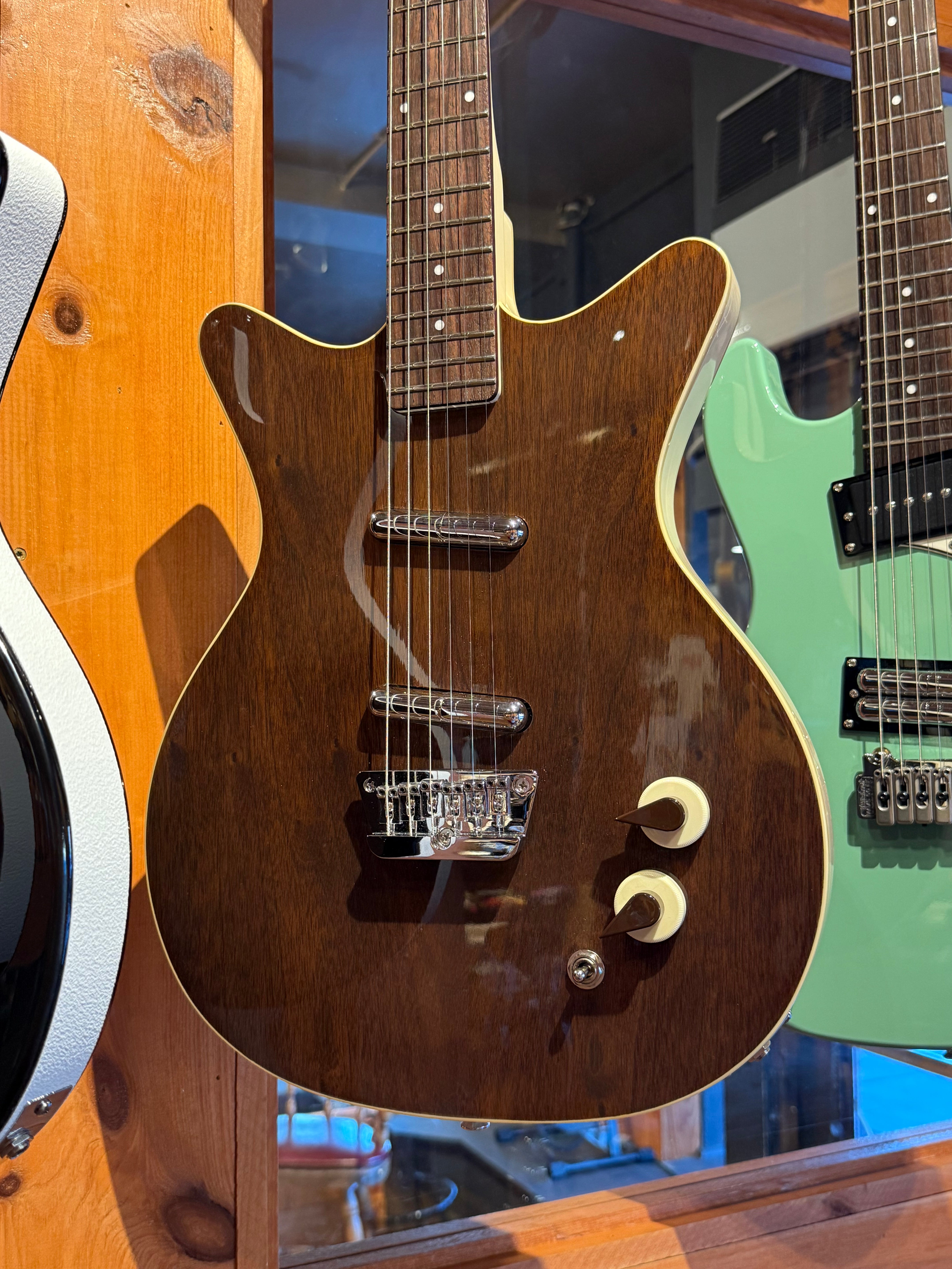 Danelectro 59 Divine, Dark Walnut