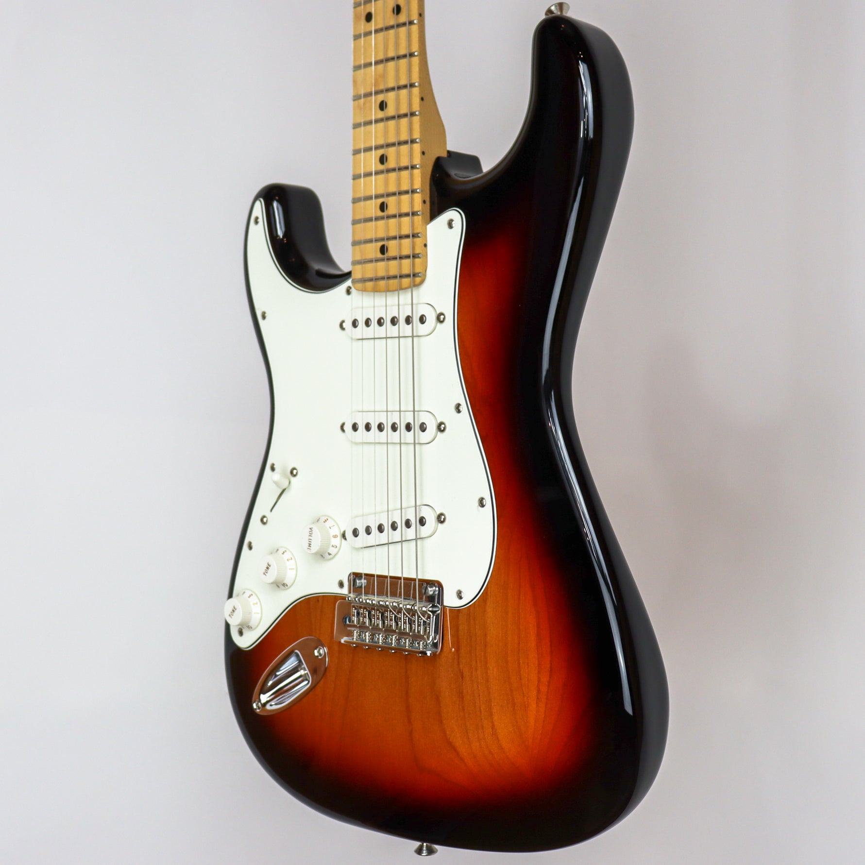 Fender Player Stratocaster Left-Handed Maple Neck 3 Tone Sunburst