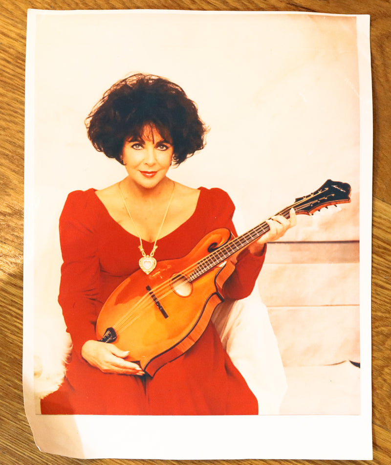 Monteleone 1992 Mandola Round Sound Hole, made for Elizabeth Taylor #159