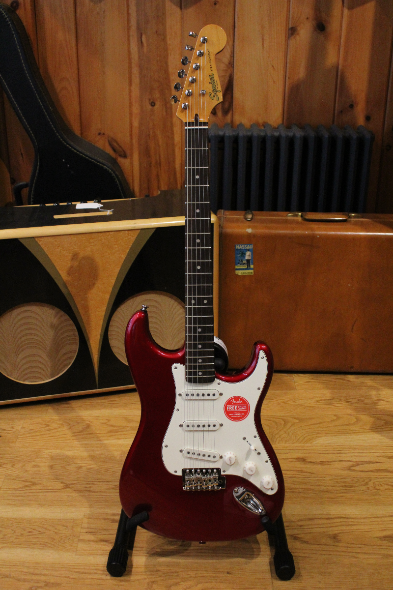 Squier Classic Vibe '60s Stratocaster Candy Apple Red